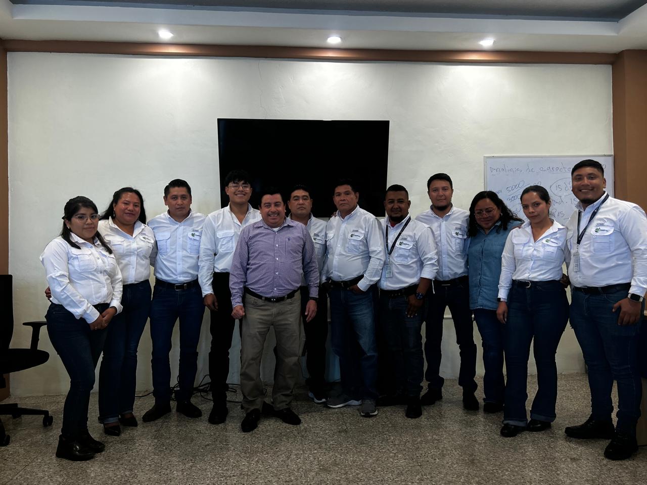 Equipo de la cooperativa tras una jornada de capacitación